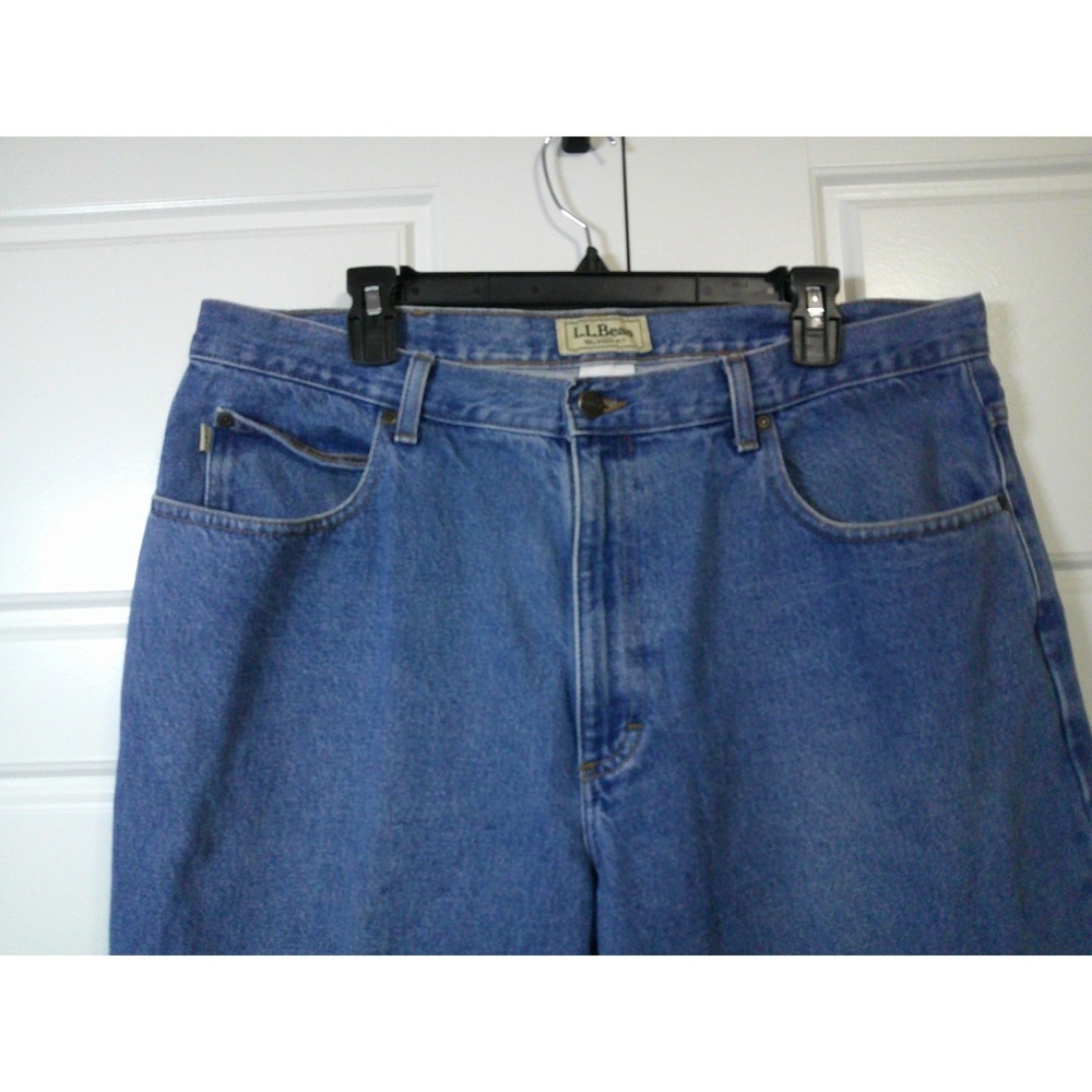 LL Bean Relaxed Fit Jeans Mens 38x32 Blue Medium Wash Denim Straight Leg - Picture 4 of 9
